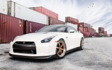  Nissan GT-R     